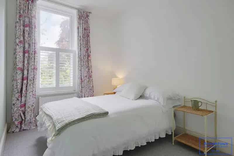 2 Bedroom Apartment for Sale Chain Free
