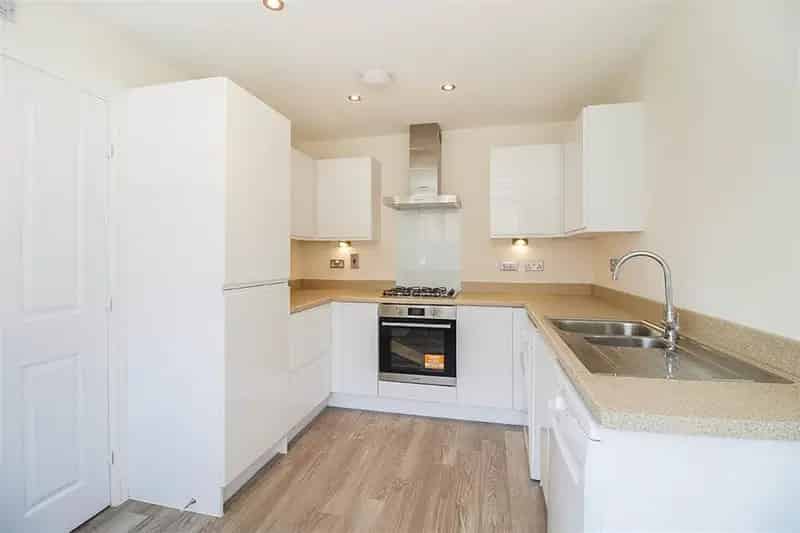 3 Bedroom Semi Detached House To Rent