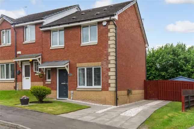 3 Bedroom Semi Detached House For Sale Currie Place Glasgow