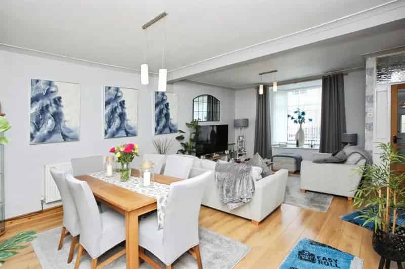 5 Bedroom Detached House Family Home Near Schools and Amenities