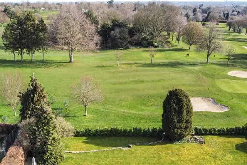 5 Bedroom Detached House with Golf Course Views