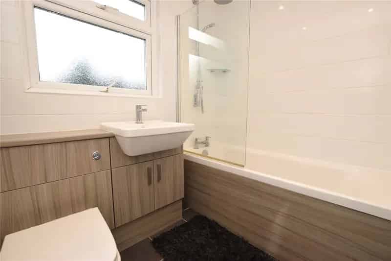 Spacious 3-bed Semi Detached House in Horsforth