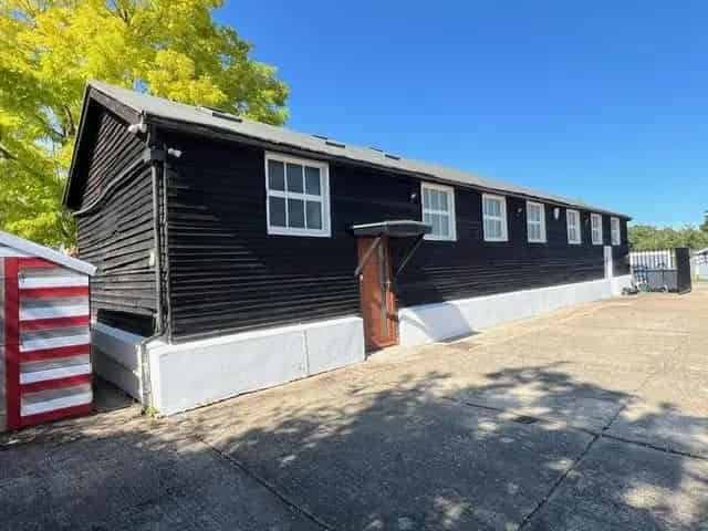 1450 sq ft Commercial Premises Guildford - Offices Workshop Medical