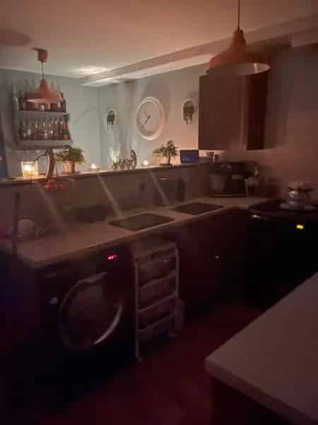Huge 3 Story House Open Plan Kitchen Diner 4 Bedrooms 2 Bathrooms