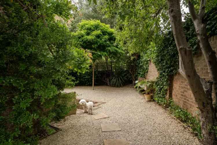 Morton Road II Apartment Islington Modern Light Filled Garden