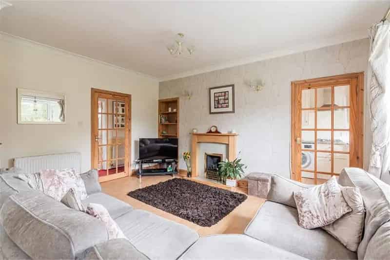3 Bed Flat Double Upper Colinton Mains