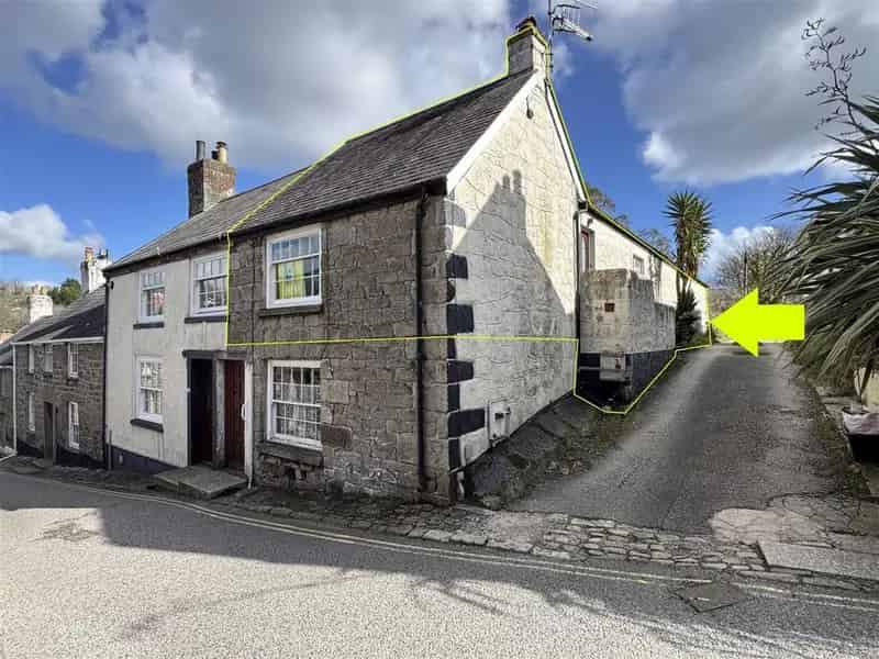 2 Bedroom Maisonette for Sale in Penryn