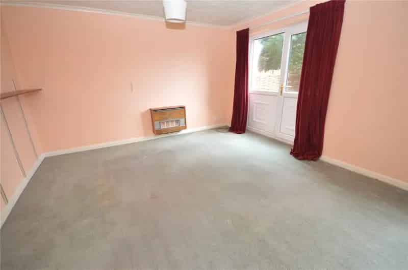 Three Bed Semi Detached House With Drive And Garage