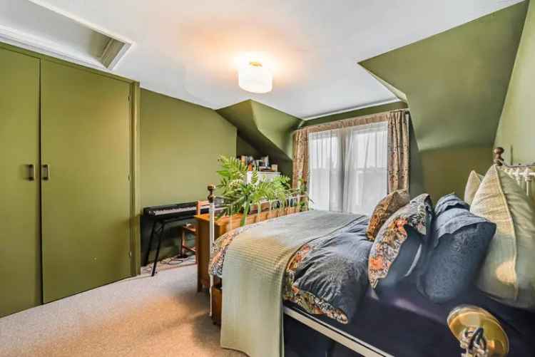 Two Double Bedroom Flat near Tooting Bec Common