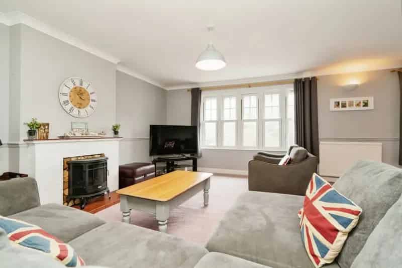 Mundesley Coastal Maisonette - 3 Bedroom Holiday Let Investment