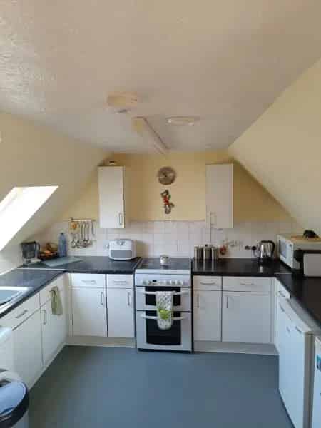 One Bedroom Top Floor Flat Near Town Centre and Train Station