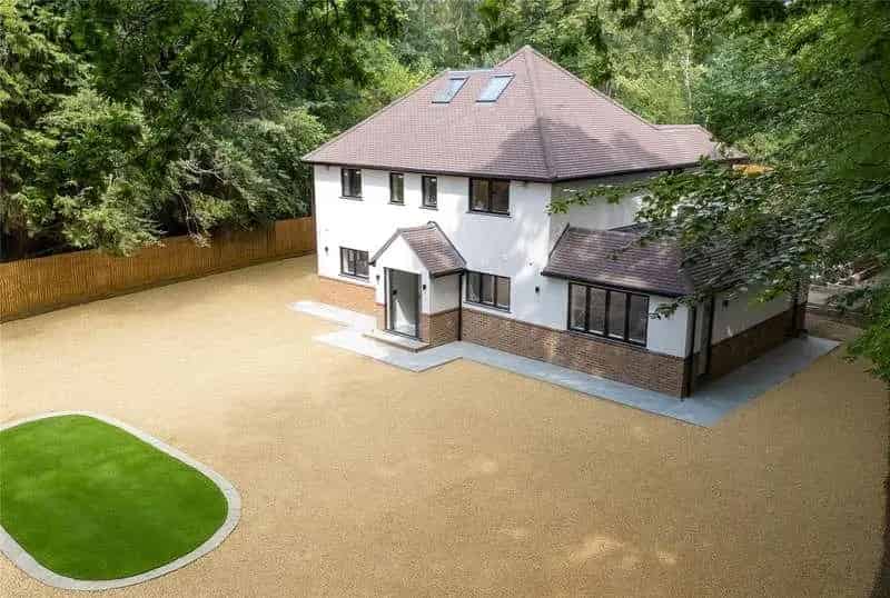 5 Bed House for Sale Near Brookwood Station