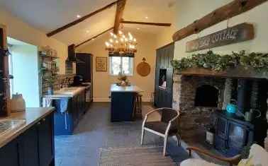 Charming 3-Bedroom Cottage in Clatworthy