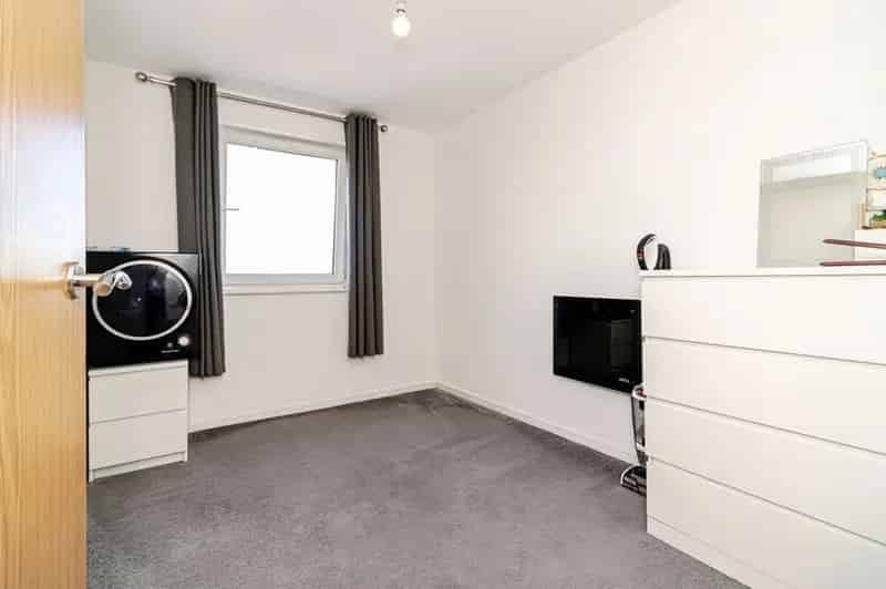 2 Bedroom Flat for Sale Salford M7 - Modern Apartment with Balcony and Parking