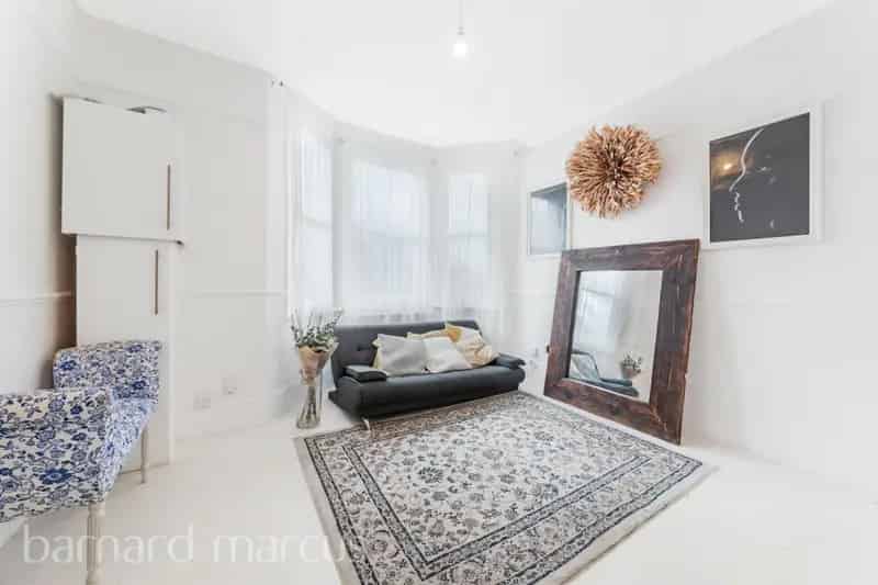 Two Bedroom Apartment Near Brixton High Street Zero Deposit Available
