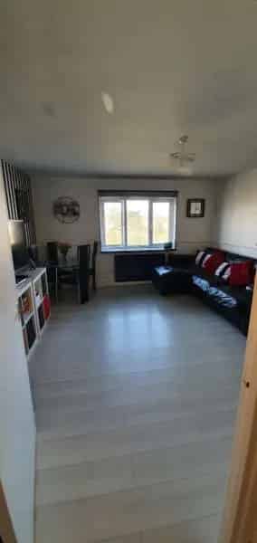 Spacious 2 Bedroom Flat with Allocated Parking Near Amenities