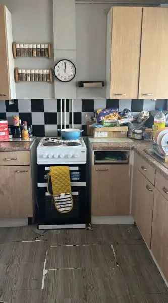 Flat For Rent in Southend-on-Sea, England