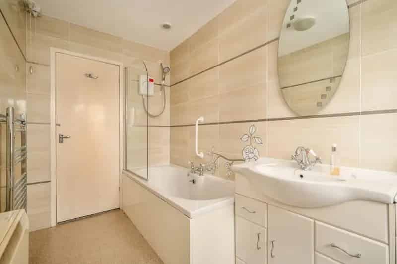 2 Bedroom Bungalow for Sale No Chain