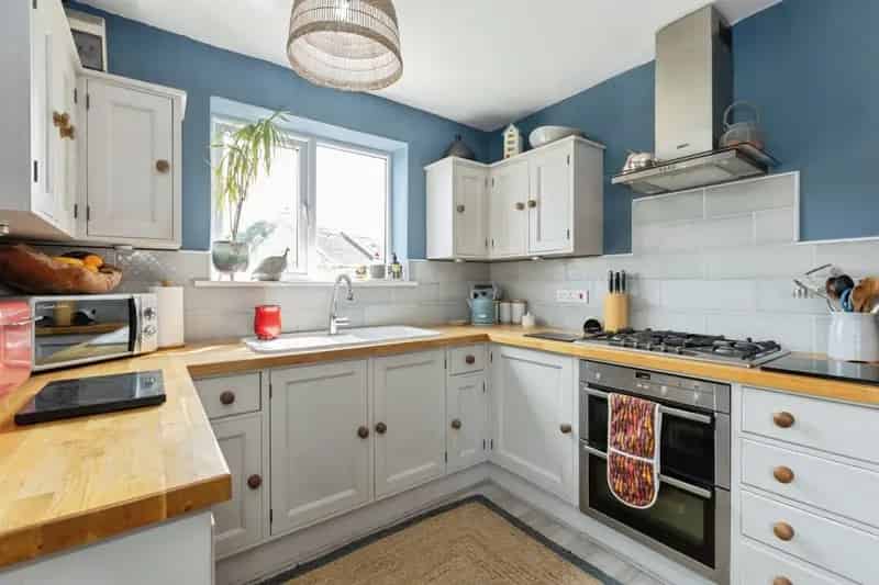 1930s Semi-Detached House with Breathtaking Views