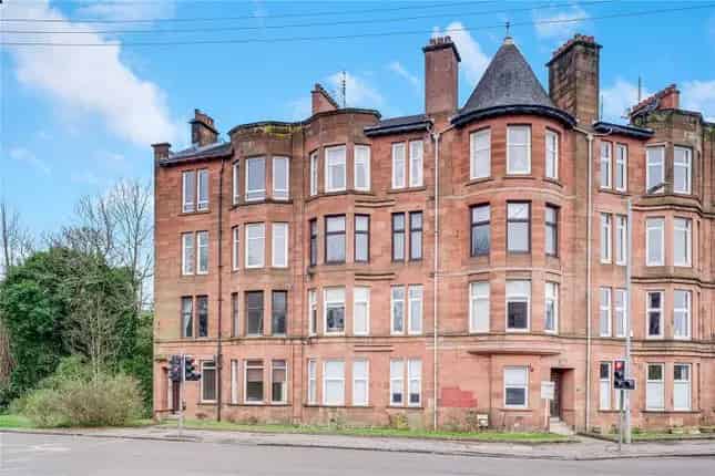 Ground Floor Flat for Sale in Kings Park Glasgow