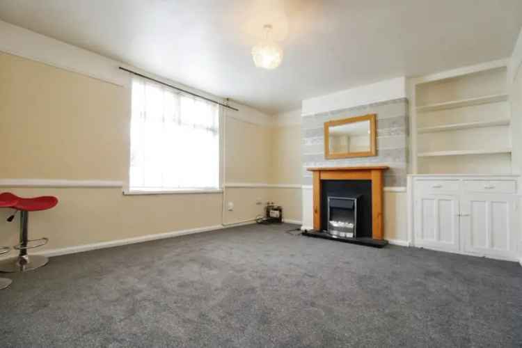 Mid-Terraced House with Three Bedrooms and Newly Upgraded Kitchen