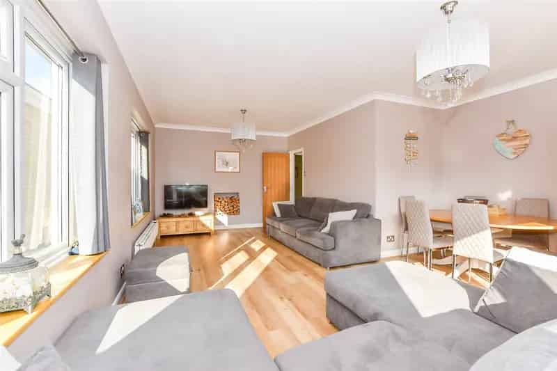 5 Bedroom Chalet Bungalow for Sale with Annexe