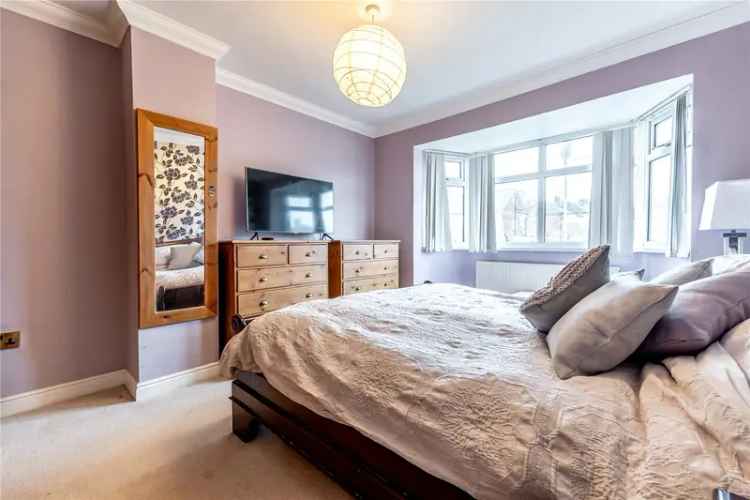 House For Sale in Leeds, England