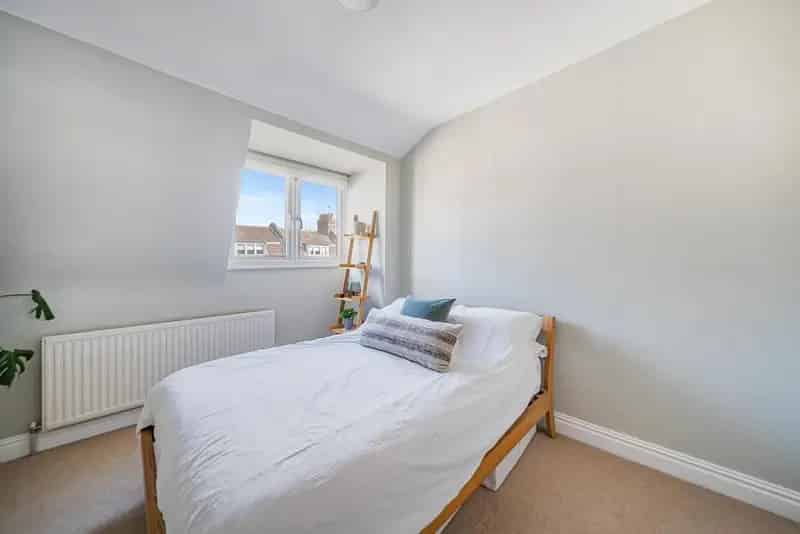 Three Bedroom Garden Flat near Tooting Bec Common