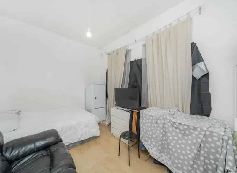 Two Double Bedroom House with Large Reception and Modern Kitchen