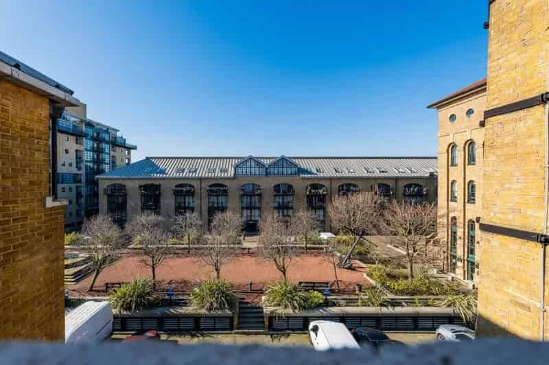 1 Bedroom Flat for Sale in Burrells Wharf