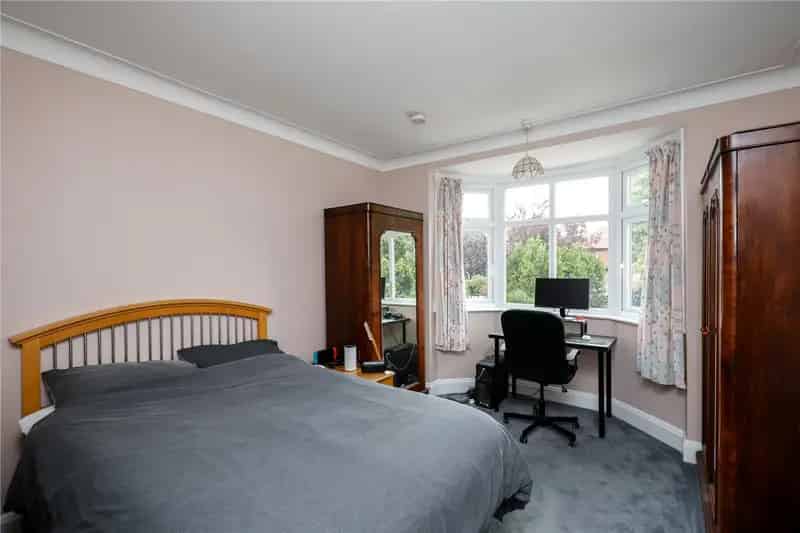 5 Bedroom Detached House Near West Acton Station
