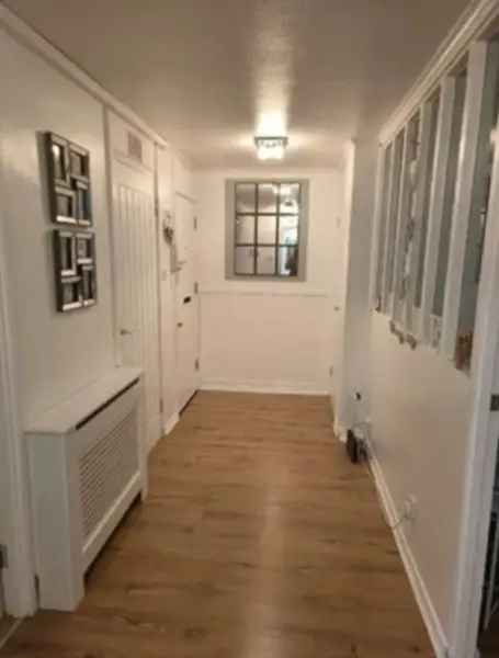 2 Bed 1st Floor Flat Near Parks Schools and Transport