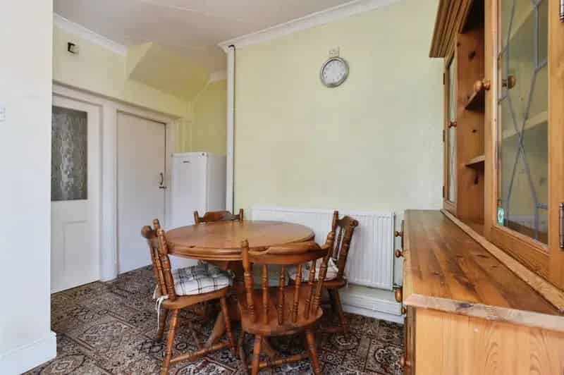 4 Bedroom Semi Detached House Near Thomastown Park