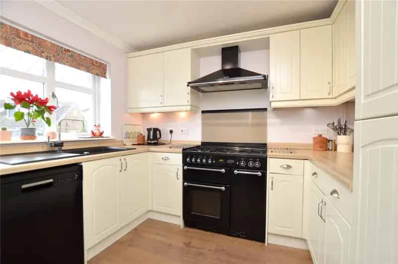 Four Bedroom Semi-Detached House Near Pudsey Town Centre
