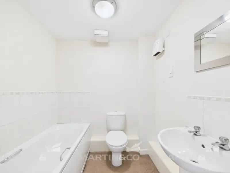 2 bedroom Flat
 For Sale