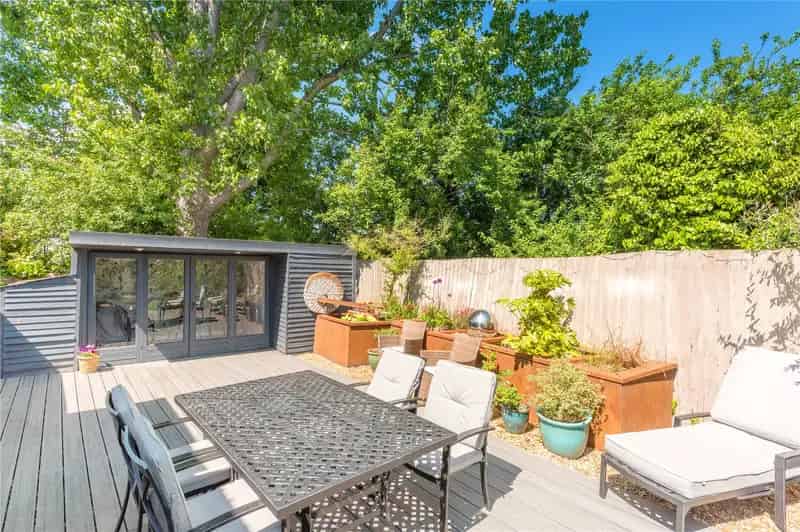 6 Bedroom Detached House with Windmill and Annexe