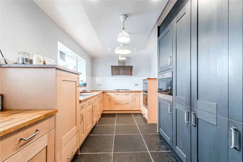 Stunning 4 Bedroom Detached House in Kippax