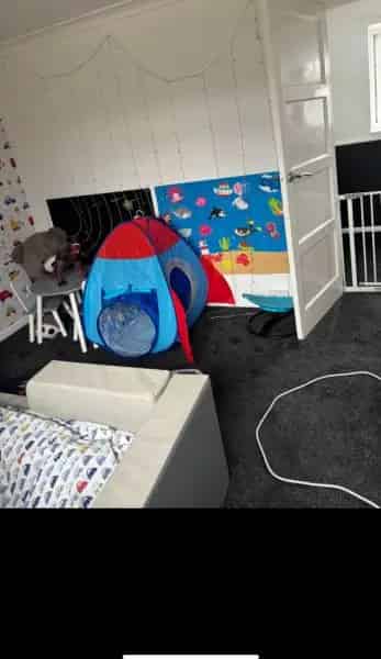 Spacious Family Home Near Schools and Town Centre