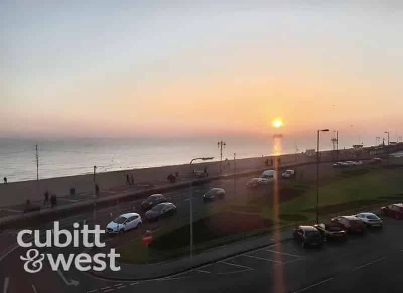 2 Bedroom Apartment to Rent Sea Views Parking