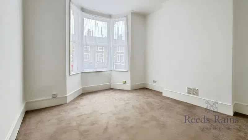 2 Bedroom Flat for Sale in London SE6