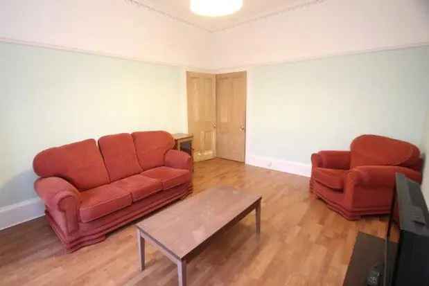 Flat to rent in Roslea Drive, Glasgow G31