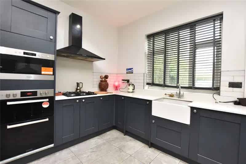 Spacious Terraced Townhouse with Character Features and Expansive Garden