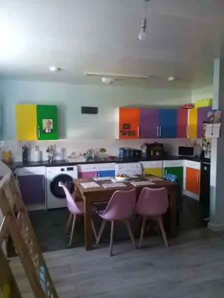 2 Bedroom Flat Near Shops and Schools
