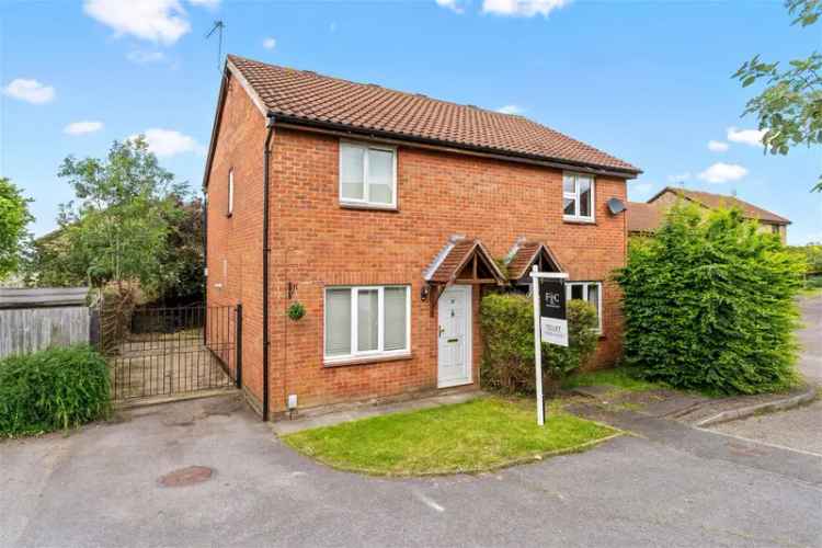 Semi-Detached House to rent with 3 bedrooms, Sweet Mead, Saffron Walden