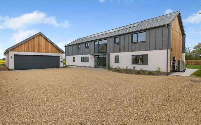 Luxury Executive Homes with Modern Amenities and Stunning Views