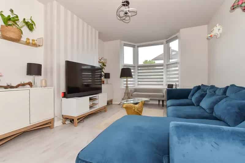 3 Bedroom Terraced House Near Station