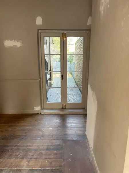 3 Bedroom House with New Flooring and Garden