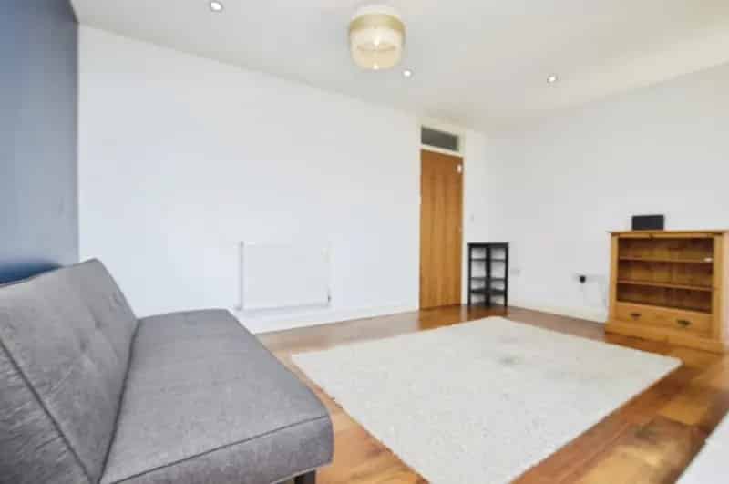 2 Bedroom Flat for Sale near Plaistow Station