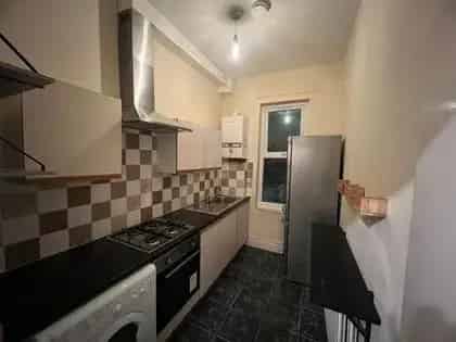 Double Room in 33m² Flat near Streatham Common Station