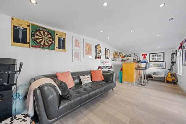 Three Bedroom End Terrace Villa for Sale in Battles Burn View G32